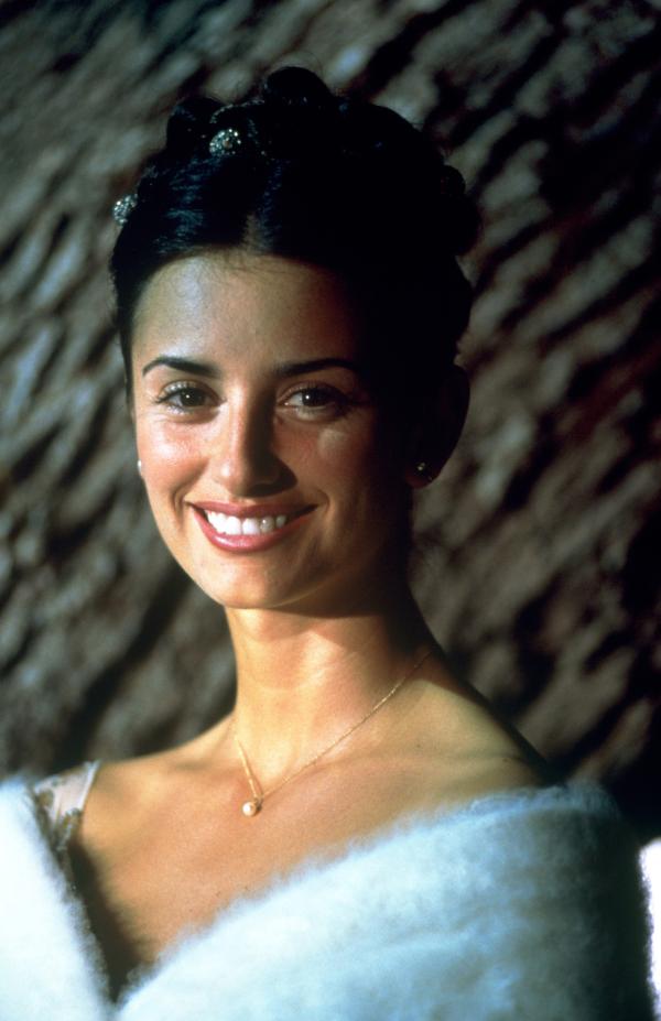 Bild 1 von 3: Alejandra (Penélope Cruz) ist die Tochter des reichen Farmbesitzers Hector de la Rocha.