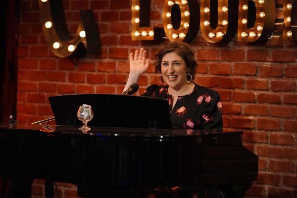 Bild 1 von 16: Kat (Mayim Bialik)