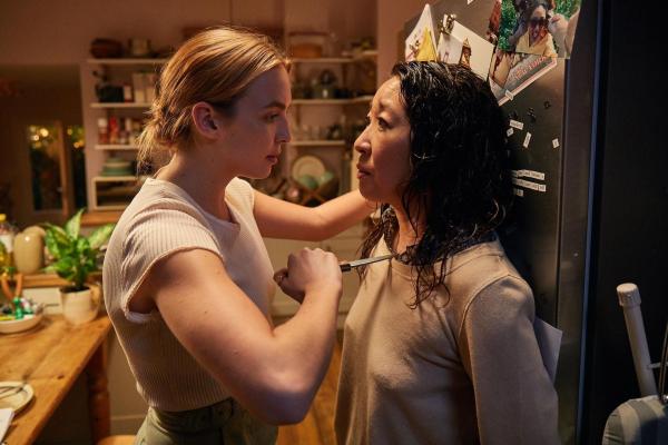 Bild 1 von 6: Villanelle (Jodie Comer, l.); Eve (Sandra Oh, r.)