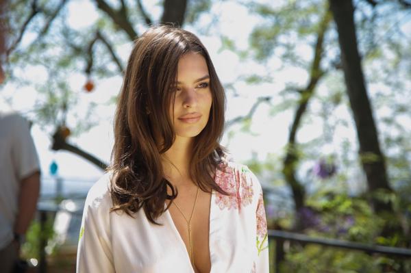 Bild 1 von 10: Als sich Cole in James' Freundin Sophie (Emily Ratajkowski) verliebt, setzt er alles, wofür er brennt, aufs Spiel ...