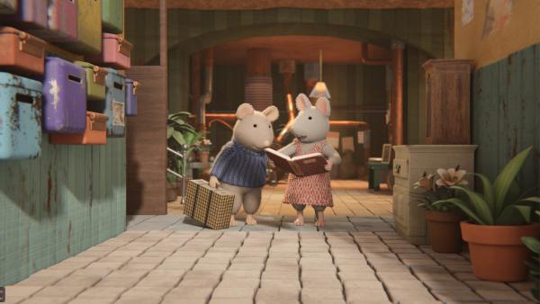 Bild 1 von 4: Sam (l.) und Julia (r.) sind auf Weltreise durchs Mäusehaus und folgen der Reiseroute, die in ihrem Buch beschrieben ist.