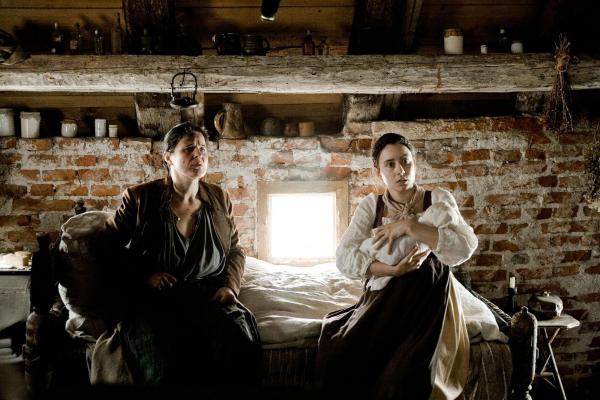 Bild 1 von 1: Im Bild: Pippa Galli (Anna Koelbl), Maria Hofstätter (Afra).