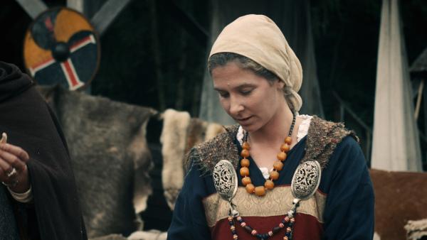 Bild 1 von 4: Wie in einer modernen Stadt legen auch die Dublin-Wikinger Wert auf ihr Äußeres. Sie zeigen ihren Wohlstand durch Schmuck und Kleidung.