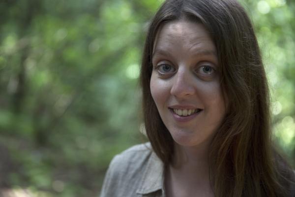 Bild 1 von 3: Dr. Laura Kehoe erforscht das Verhalten von Schimpansen in Guinea.