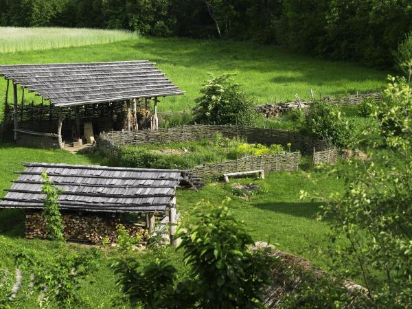 Bild 1 von 4: Im Bild: Germanisches Gehöft Elsarn.