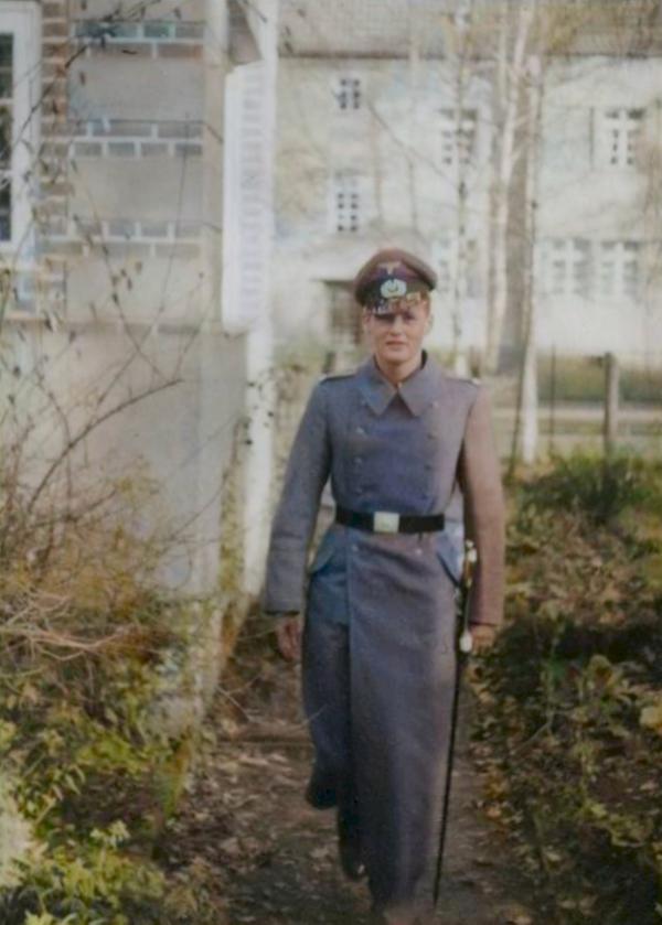 Bild 1 von 5: Hans Joachim Martius kämpfte 1942 als Leutnant der 6. Armee im Kessel von Stalingrad. Er starb am 25. Dezember wahrscheinlich durch einen Granatentreffer. Im Film wird aus seinen Briefen an seine Mutter zitiert, in denen er den Vormarsch und die Kämpfe schilderte.