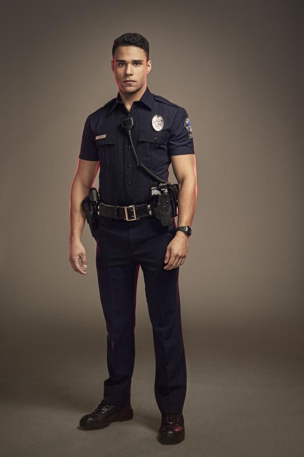 Bild 1 von 23: (3. Staffel) - Carlos Reyes (Rafael Silva)