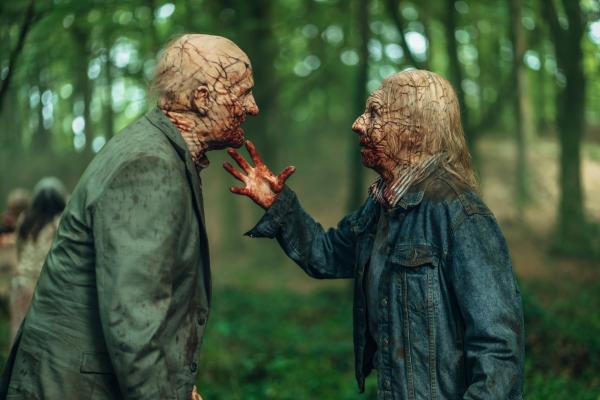 Bild 1 von 10: Cecily (Sue Johnston) versucht, Frank (Paul Bentall) zum Aufgeben zu bewegen.