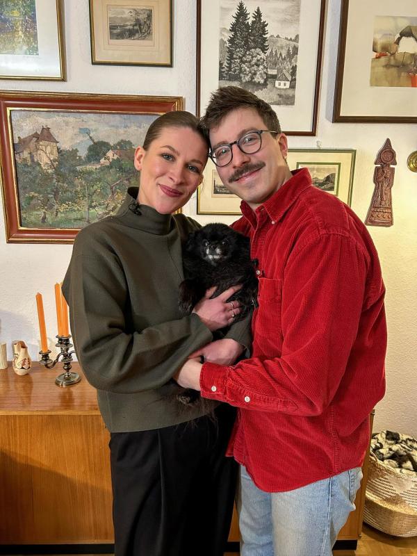 Bild 1 von 3: Im Bild: Selina Graf und Martin Lippitsch mit Hu¨ndin Carmen.