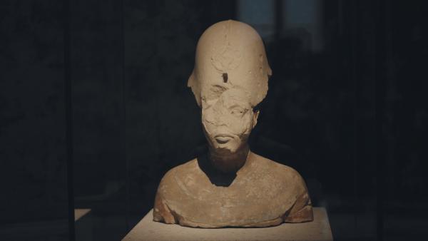Bild 1 von 4: Die Büste des Pharaos Echnaton ist bei Weitem nicht so gut erhalten wie die seiner Gemahlin Nofretete.