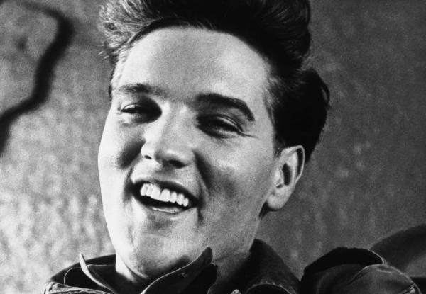 Bild 1 von 4: Im Bild: Elvis Presley, der King of Rock´n Roll gilt als Draufgänger und größtes Sexsymbol seiner Zeit. In Wahrheit war er schüchtern und bevorzugte Kuschelsex.