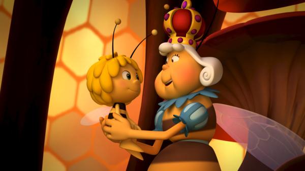 Bild 1 von 6: Das Bienchen wird von der Königin auf den Namen Maja getauft.