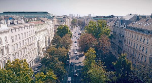 Bild 1 von 3: Es gibt kaum ein glanzvolleres Kapitel in der Wiener Geschichte als jenes der Ringstraßenbarone: Familien mit unermesslichen Reichtümern kauften sich hier nahe der Krone ihren Platz an der Sonne. Ihre Palais zeugen bis heute von dem Selbstbewusstsein dieser Noblesse. Friedrich von Thun führt in diesem neuproduzierten Vierteiler von ORF III durch Geschichte dieser Familien, die das Gesicht der Stadt für immer verändert haben. In Folge eins geht es um die Exoten von der Levante-Küste: Ephrussi, Dumba und Baltazzi hatten dort, zum Beispiel als Getreide-Exporteure, große Vermögen angehäuft. In der Kaiserstadt Wien wollten sie ihr Geld in Einfluss und Macht ummünzen. Im Bild: Ringstraße.