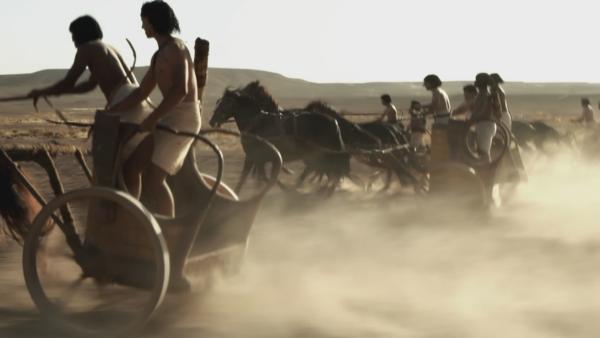 Bild 1 von 4: Streitwagen sind das schnellste Fortbewegungsmittel der Antike. Sie gelten als Prestigeobjekt der Herrscher. Auch Tutanchamun ist mit größter Wahrscheinlichkeit Streitwagen gefahren.