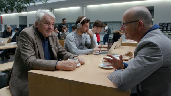 Bild 1 von 2: An der TUM in Garching geht es im Fach Informatik immer mehr um die \