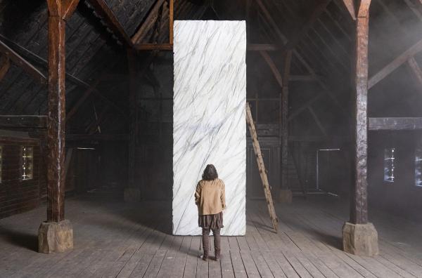 Bild 1 von 2: Michelangelo (Eddie Mann) wird vom neuen ?Kriegerpapst? Julius II. nach Rom gerufen und mit einem Malprojekt beauftragt. (Spielszene)