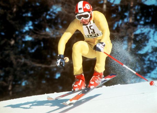 Bild 1 von 6: Im Bild: Der österreichische Skirennläufer Franz Klammer beim Abfahrtslauf der Herren am 3.2.1976 bei den Olympischen Spielen in Innsbruck.