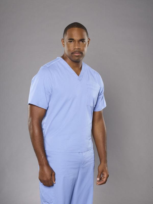 Bild 1 von 33: (13. Staffel) - Muss sich neuen Herausforderungen stellen: Dr. Ben Warren (Jason George) ...