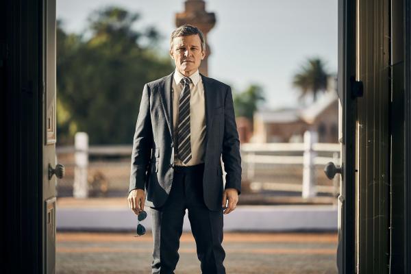 Bild 1 von 7: Lachlan Rogers (Damon Herriman)