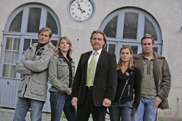 Bild 1 von 3: Ingo Lenßen (M.) und sein Team: Sebastian Thiele (l.), Katja Hansen (2.v.l.), Sandra Nitka (2.v.r.) und Christian Storm (r.)
