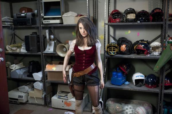 Bild 1 von 27: Jeder gegen jeden: Annie (Alison Brie) gibt alles, schließlich geht es um 100.00 Dollar ...