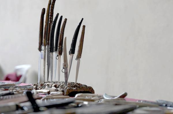 Bild 1 von 4: Messer ? oder vielmehr ihre Herstellung ? sind untrennbar mit der Stadtgeschichte von Scarperia in der Toskana verbunden.