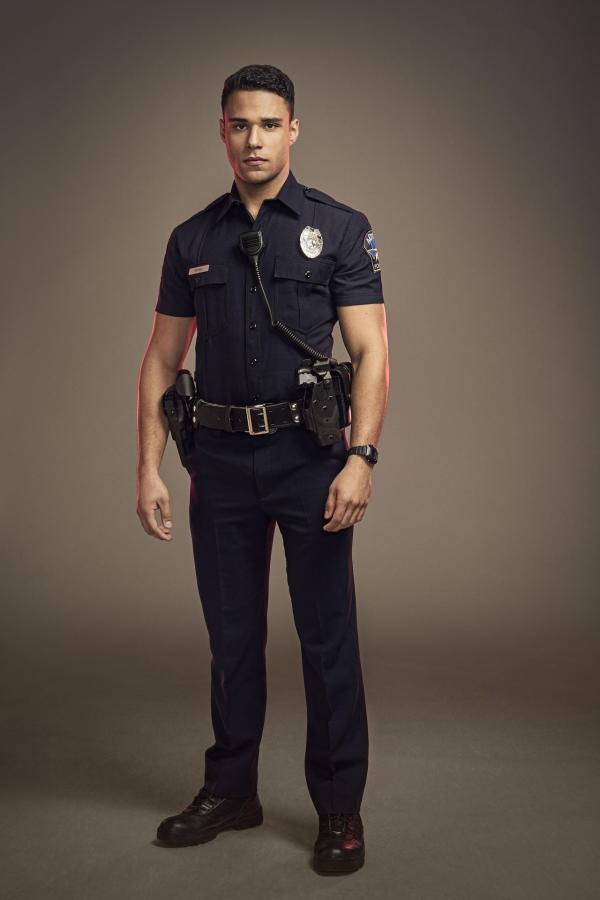 Bild 1 von 23: (2. Staffel) - Carlos Reyes (Rafael Silva)
