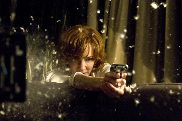 Bild 1 von 9: Die eiskalte Geheimdienstlerin - und Hannas Widersacherin, der sie sich stellen muss: CIA-Agentin Marissa Wiegler (Cate Blanchett) ...