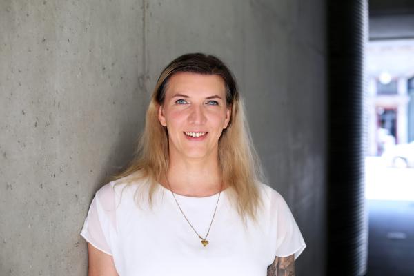 Bild 1 von 11: Julia Monro begibt sich auf Spurensuche.