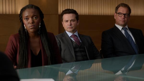 Bild 1 von 1: (v.l.n.r.) Sadie Williams (Krys Marshall); Benny Colón (Freddy Rodriguez); Dr. Jason Bull (Michael Weatherly)