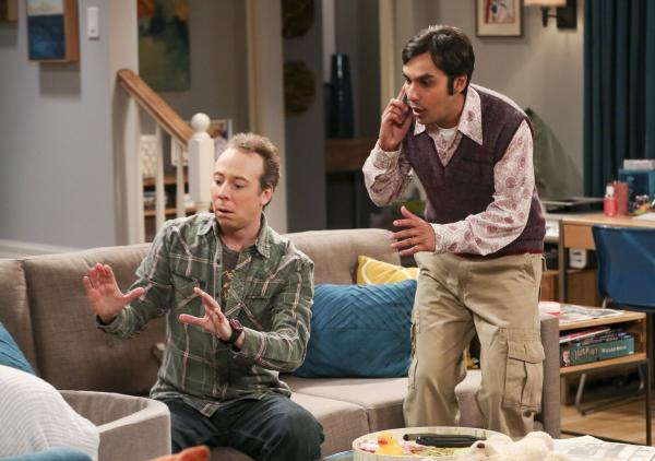 Bild 1 von 9: Sind beim Babysitten absolut überfordert: Stuart (Kevin Sussman, l.) und Raj (Kunal Nayyar, r.) ...