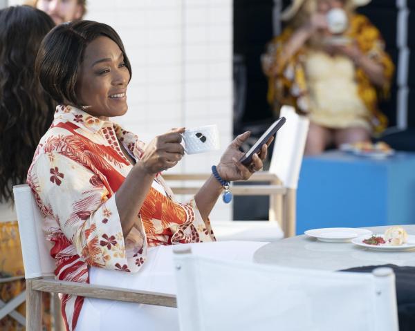 Bild 1 von 9: Athena Grant (Angela Bassett)