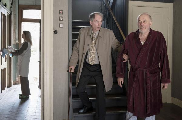 Bild 1 von 8: Markus Gellert (Herbert Knaup, l.); Hubertus Dehling (Hanns Zischler, r.)