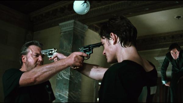 Bild 1 von 5: Ronald Lynn Bagges (Ray Winstone, li.) gegen Vince (Sam Riley, re.)