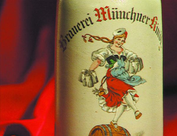 Bild 1 von 8: Die junge Bedienung Coletta Möritz stand dem Maler Friedrich August von Kaulbach für Skizzen Modell. Nach diesen Skizzen fertigte er das Schild für das Bierzelt \