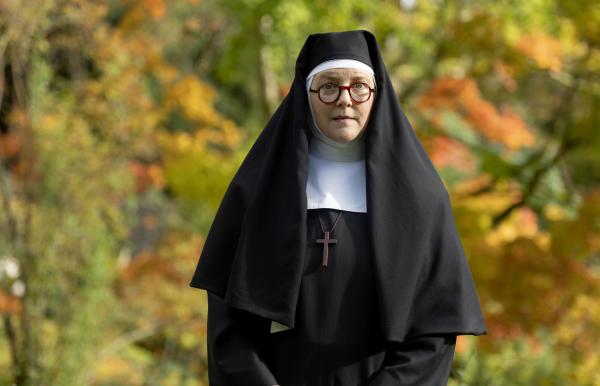 Bild 1 von 1: Sister Boniface (Lorna Watson).