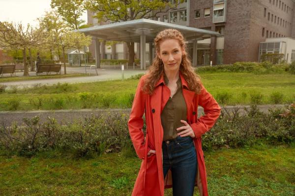 Bild 1 von 22: Dr. Lea Wolff (Sina-Valeska Jung)