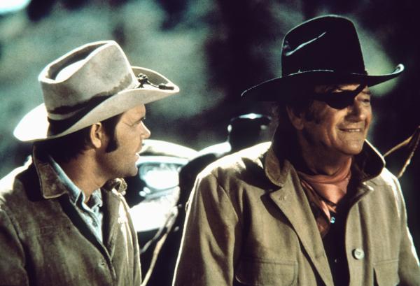 Bild 1 von 9: John Wayne (r.)
