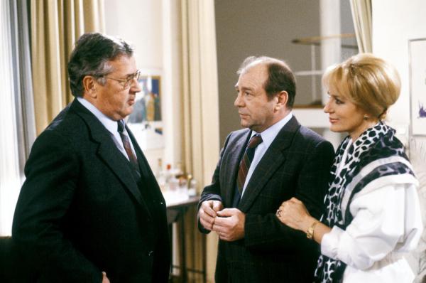 Bild 1 von 3: Im Bild (v.li.): Alfred Böhm (Waldemar Herzog), Bruno Dallansky (Vater), Dagmar Koller (Stiefmutter).