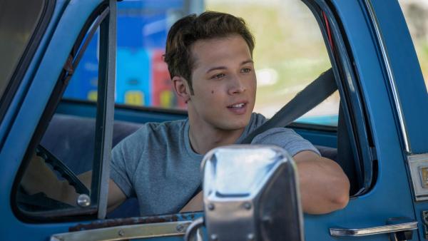 Bild 1 von 10: Ethan (Leo Howard)
