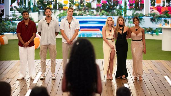 Bild 1 von 1: LOVE ISLAND USA -- Episode 718 -- Pictured: (l-r) Jeremiah Brown, Jose \