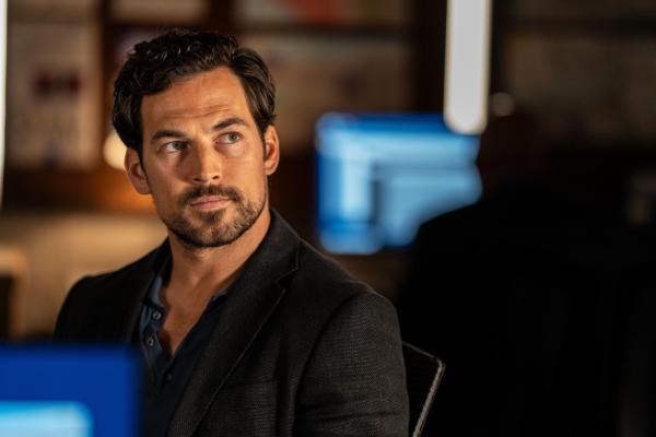 Bild 1 von 8: Cole Ellis (Giacomo Gianniotti)