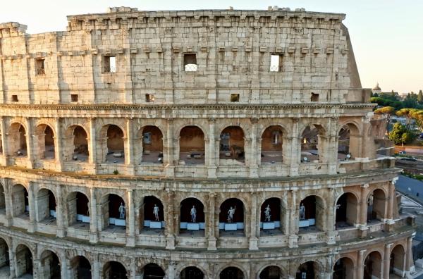 Bild 1 von 2: Das Kolosseum ist das größte je errichtete Amphitheater im antiken Rom ? aber warum wurde es gebaut?
