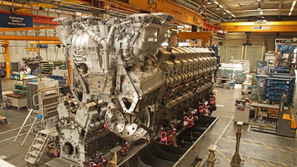 Bild 1 von 3: Motoren der Superlative: Antriebe wie dieser kommen beispielsweise in der Öl- und Gasindustrie in schweren Baumaschinen oder Baggern zum Einsatz.