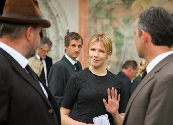 Bild 1 von 17: Im Bild: August Schmölzer (Anton Wolf), Max von Thun (Franz Wolf), Franziska Weisz (Irene Kemmer), Harald Schrott (Matti Kemmer).