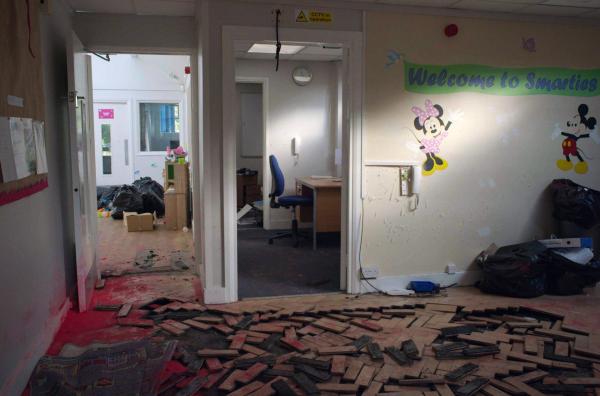 Bild 1 von 4: In einem Vorort von Leicester steht die Kindertagesstätte ?Smarties? seit zwei Jahren leer. Die hoch verschuldete Unternehmensgruppe ?Welcome Nurseries? schloss über Nacht und ließ Hunderte Familien ohne alternative Betreuung zurück.