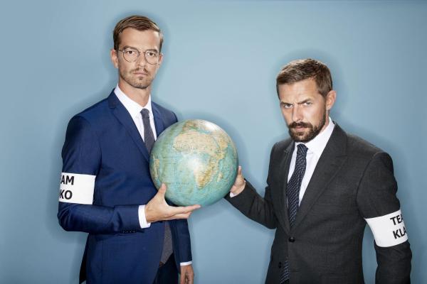 Bild 1 von 5: Joko Winterscheidt (l.) und Klaas Heufer-Umlauf (r.) duellieren sich erstmals mit eigens zusammengestellten Teams rund um den Erdball ...