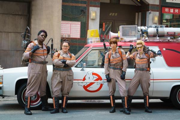 Bild 1 von 4: Ghostbuster's Patty Tolan (Leslie Jones), Abby Yates (Melissa McCarthy), Erin Gilbert (Kristen Wiig) and Jillian Holtzmann (Kate McKinnon) in Columbia Pictures' GHOSTBUSTERS.