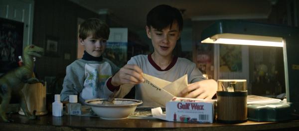 Bild 1 von 9: Georgie Denbrough (Jackson Robert Scott, l.); Bill Denbrough (Jaeden Lieberher, r.)