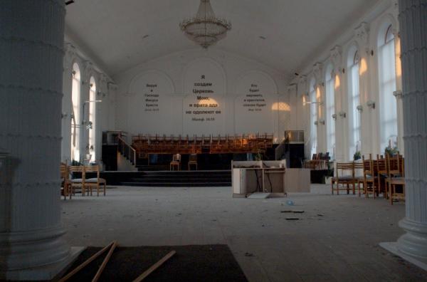 Bild 1 von 5: Die letzten Aufnahmen, die die Kamera des Regisseurs Mantas Kvedaravicius einfängt, werden die leergeräumte und zerstörte Stadt Mariupol sein.